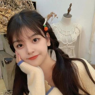 她行走于黑暗中海报